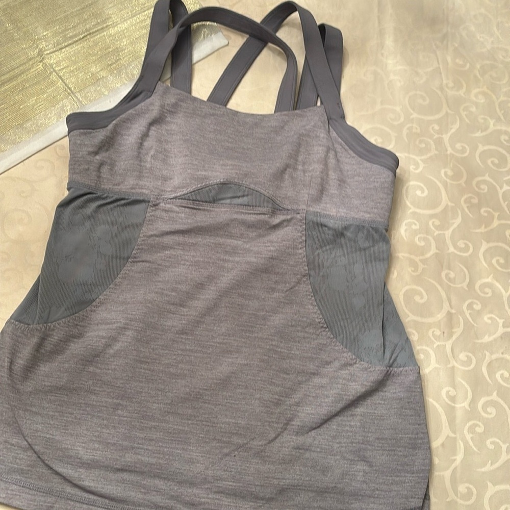 Lululemon tank top in grey